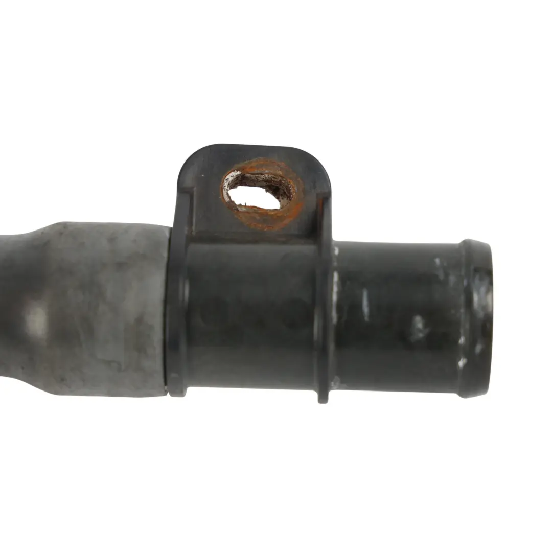 Connettore Tubo Termostato Pompa Acqua M132 per Smart Fortwo 451 con numero di parte A1322000056 Smart Fortwo 451 Connettore Tubo Termostato Pompa Acqua M132 - SKU A1322000056 - Numero di parte A1322000056