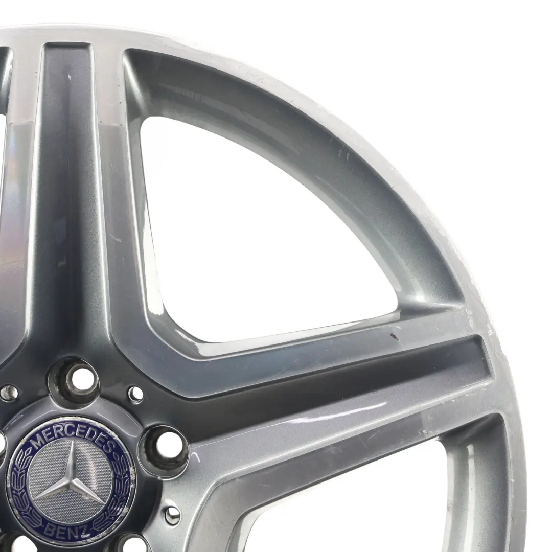 Felga Aluminiowa AMG Szara 19" 8J ET:43,5 do Mercedes GLA X156 o numerze A1564010600 Mercedes GLA X156 Felga Aluminiowa AMG Szara 19" 8J ET:43,5 - SKU A1564010600-6 - Numer Części A1564010600