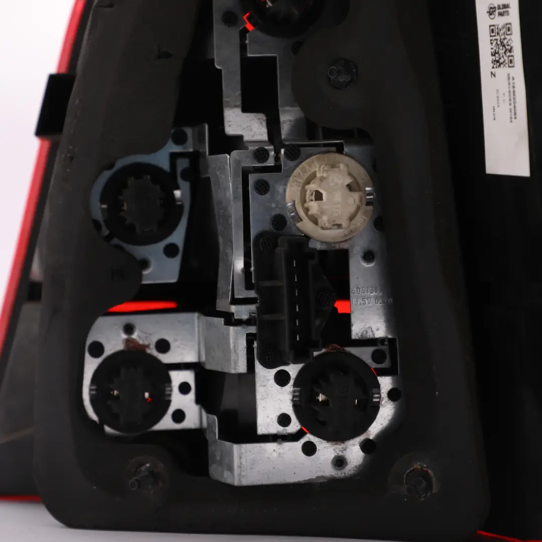 Luz Trasera Mercedes ML W164 Derecha Luz Panel Lateral Embellecedor para con número de pieza A1648204064 Luz Trasera Mercedes ML W164 Derecha Luz Panel Lateral Embellecedor - SKU A1648204064 - Número de pieza A1648204064