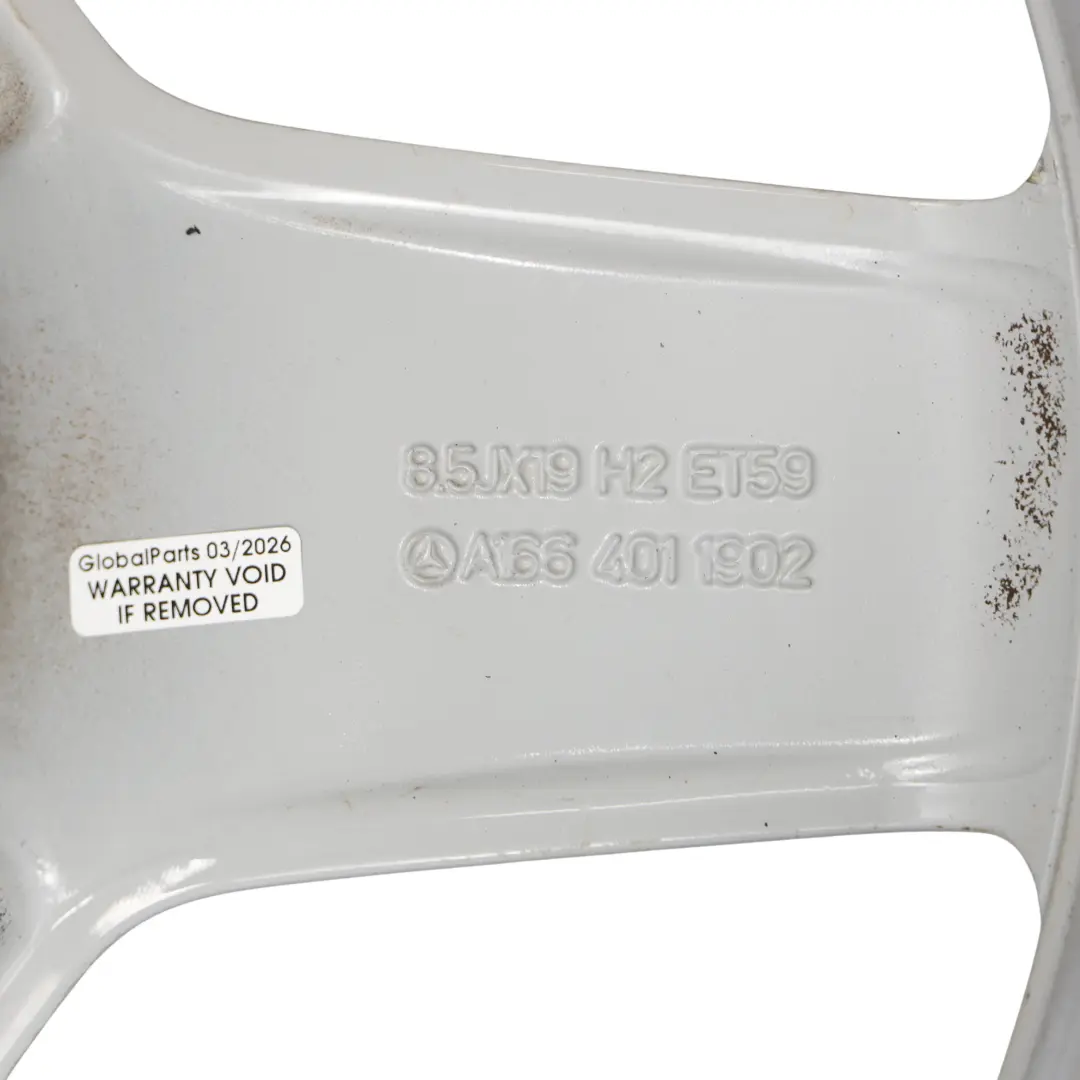 Srebrna Felga Aluminiowa 19" 8.5J ET:59 do Mercedes ML W166 AMG o numerze A1664011902 Mercedes ML W166 AMG Srebrna Felga Aluminiowa 19" 8.5J ET:59 - SKU A1664011902-1 - Numer Części A1664011902