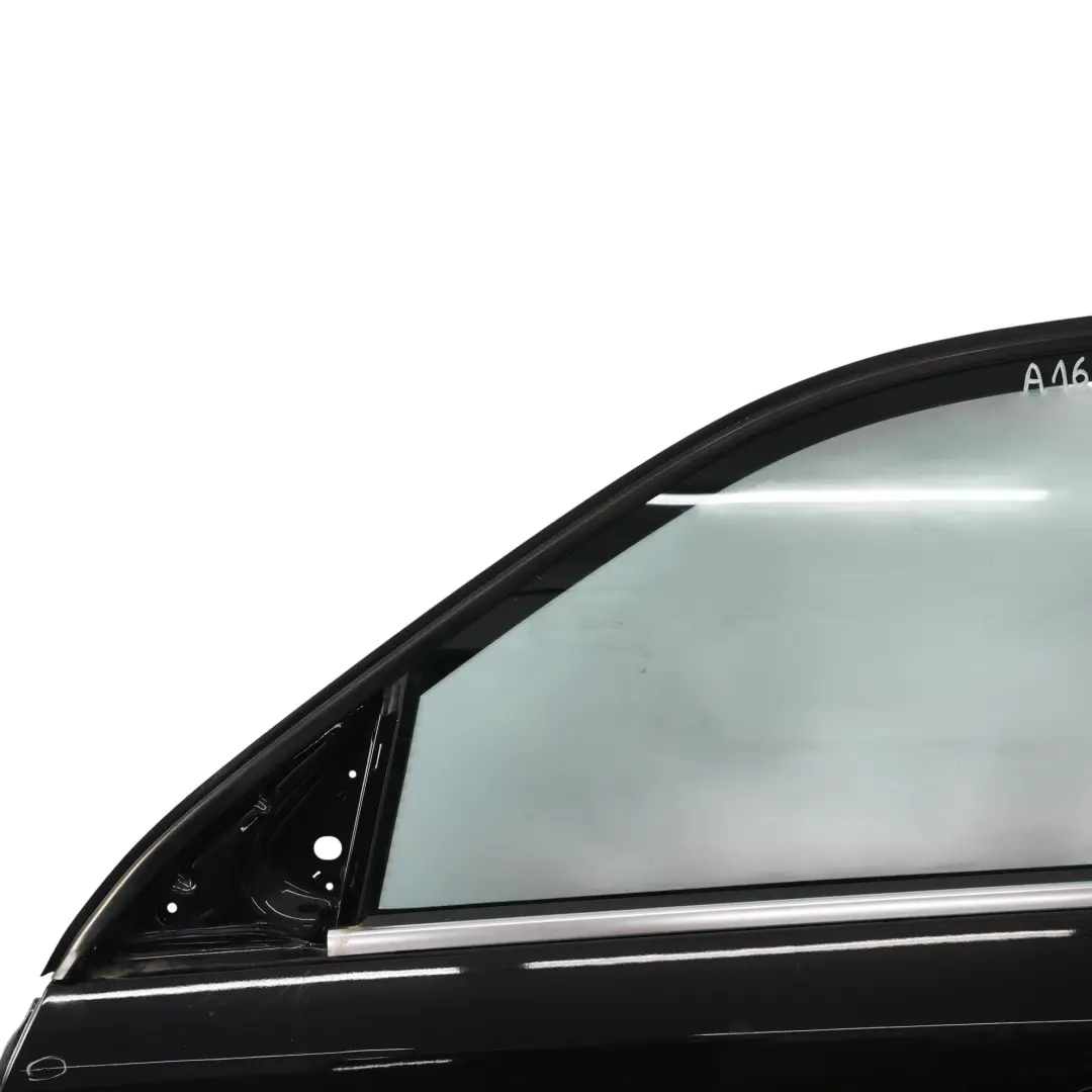 Puerta Delantera Izquierda Obsidian Black Metallic Negro - 197 para Mercedes ML W166 con número de pieza A1667200105 Mercedes ML W166 Puerta Delantera Izquierda Obsidian Black Metallic Negro - 197 - SKU A1667200105-OB - Número de pieza A1667200105