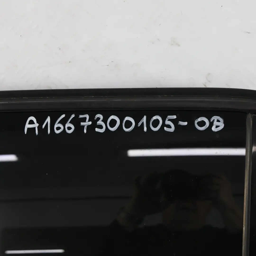 Mercedes ML W166 Porte Arrière Gauche Obsidian Noir Métallique 197 - SKU A1667300105-OB - Numéro de pièce A1667300105