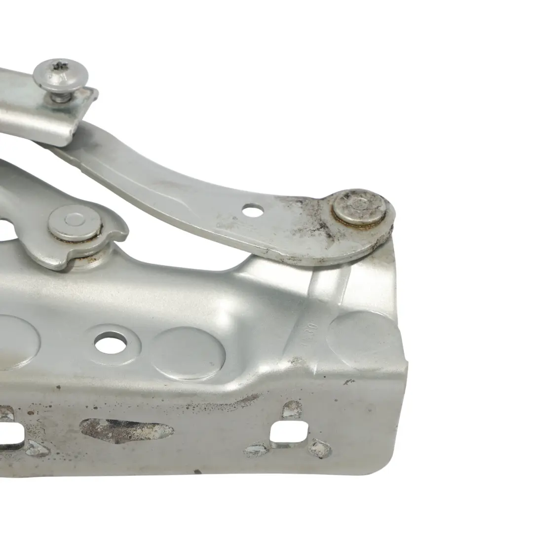 Capó Delantero Bisagra Izquierda Plata Polar 761 para Mercedes W245 con número de pieza A1698800328 Mercedes W245 Capó Delantero Bisagra Izquierda Plata Polar 761 - SKU A1698800328-PLS - Número de pieza A1698800328