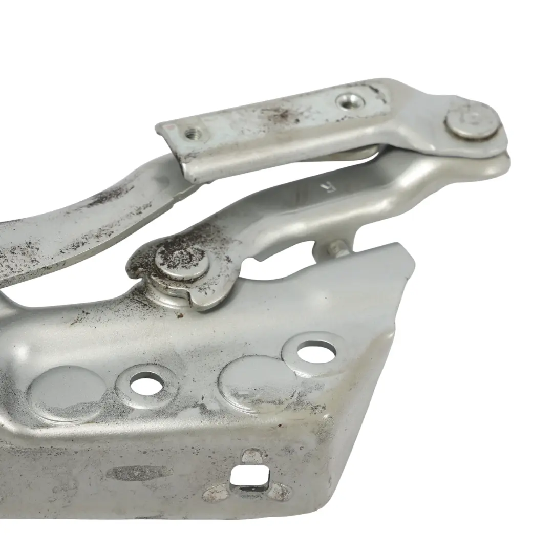 Frontscharnier Motorhaube Haube Rechts Polarsilber 761 für Mercedes W245 mit Teilenummer A1698800428 Mercedes W245 Frontscharnier Motorhaube Haube Rechts Polarsilber 761 - SKU A1698800428-PLS - Teilenummer A1698800428