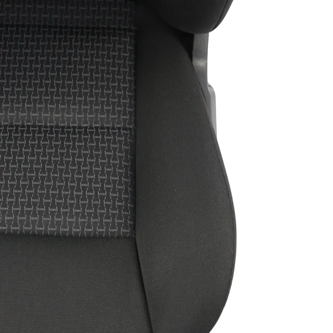 Sitz Vorne Rechts Interieur Stoff Schwarz für Mercedes W245 mit Teilenummer A1699106847 Mercedes W245 Sitz Vorne Rechts Interieur Stoff Schwarz - SKU A1699106847-1 - Teilenummer A1699106847