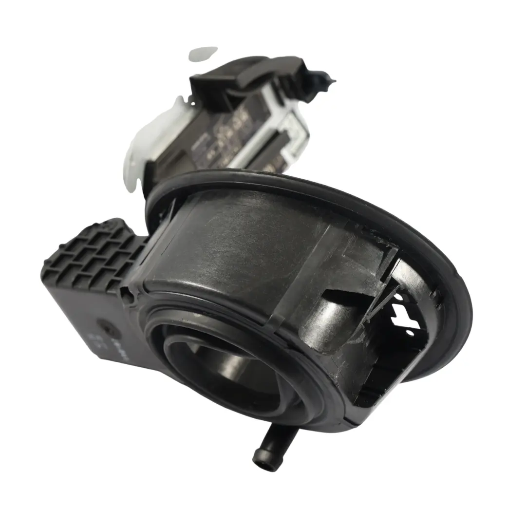 Couvercle Réservoir Carburant Trappe Remplissage Argent - 775 pour Mercedes SLK R171 à propos du numéro de pièce A1716300167 Mercedes SLK R171 Couvercle Réservoir Carburant Trappe Remplissage Argent - 775 - SKU A1716300167-IRS - Numéro de pièce A1716300167