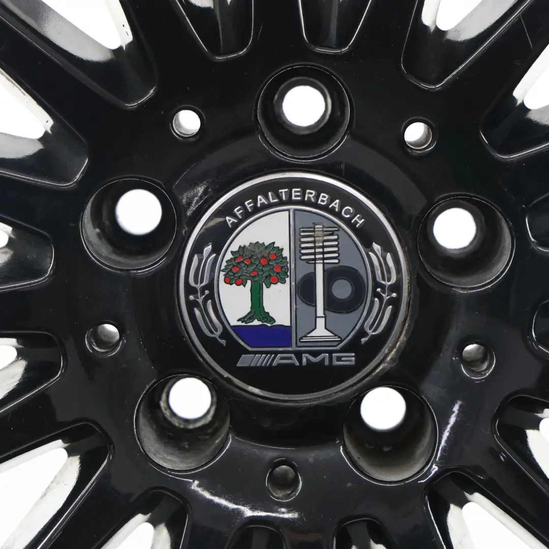 Schwarz Felge 19" 16 Speichen ET:48 8J für Mercedes C117 W176 AMG mit Teilenummer A1764010502 Mercedes C117 W176 AMG Schwarz Felge 19" 16 Speichen ET:48 8J - SKU A1764010502-2 - Teilenummer A1764010502