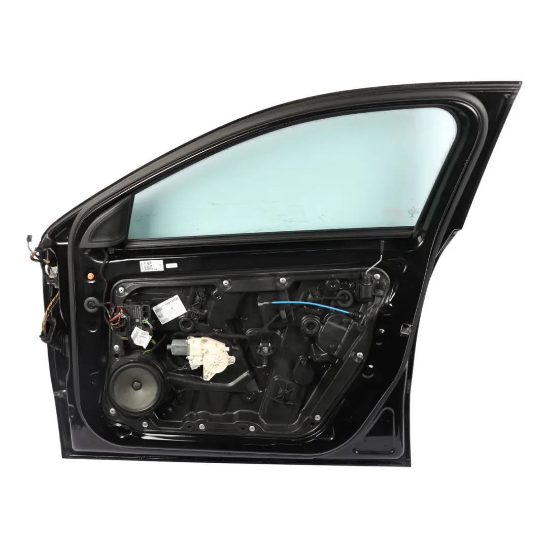 Porta anteriore destra Kosmos Cosmic Black Metallic - 191 per Mercedes W176 con numero di parte A1767200205 Mercedes W176 Porta anteriore destra Kosmos Cosmic Black Metallic - 191 - SKU A1767200205-KB - Numero di parte A1767200205