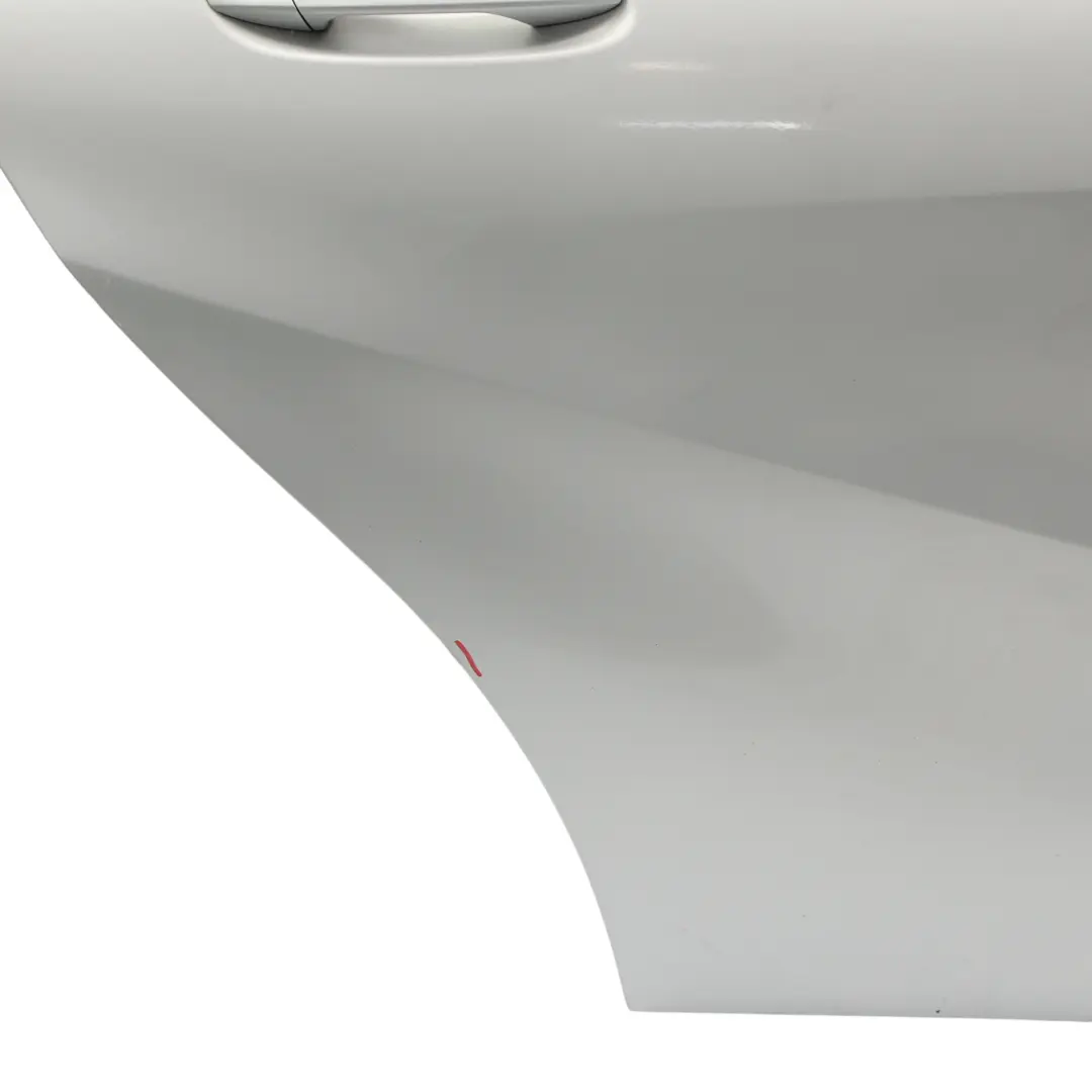 Porta posteriore destra Polar Silver Metallic - 761 per Mercedes W176 con numero di parte A1767300205 Mercedes W176 Porta posteriore destra Polar Silver Metallic - 761 - SKU A1767300205-PLS2 - Numero di parte A1767300205