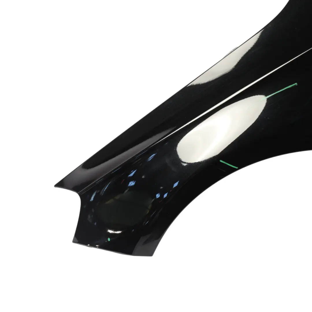 Kotflügelverkleidung vorne links Kosmos Schwarz 191 für Mercedes W176 mit Teilenummer A1768810101 Mercedes W176 Kotflügelverkleidung vorne links Kosmos Schwarz 191 - SKU A1768810101-KB - Teilenummer A1768810101