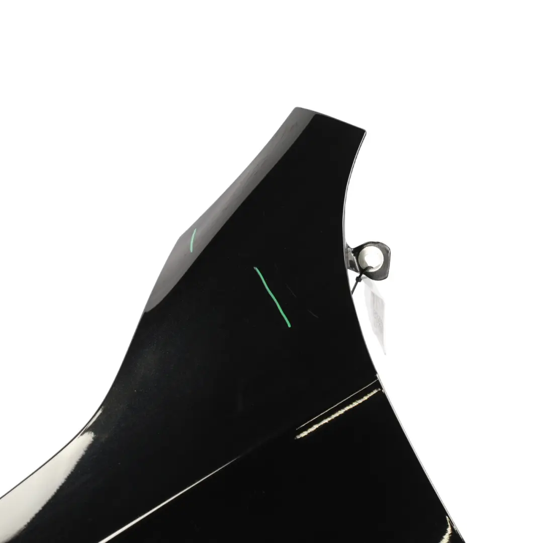 Mercedes W176 Panel Frontal Lado Izquierdo Tapa Kosmos Black 191 - SKU A1768810101-KB - Número de pieza A1768810101