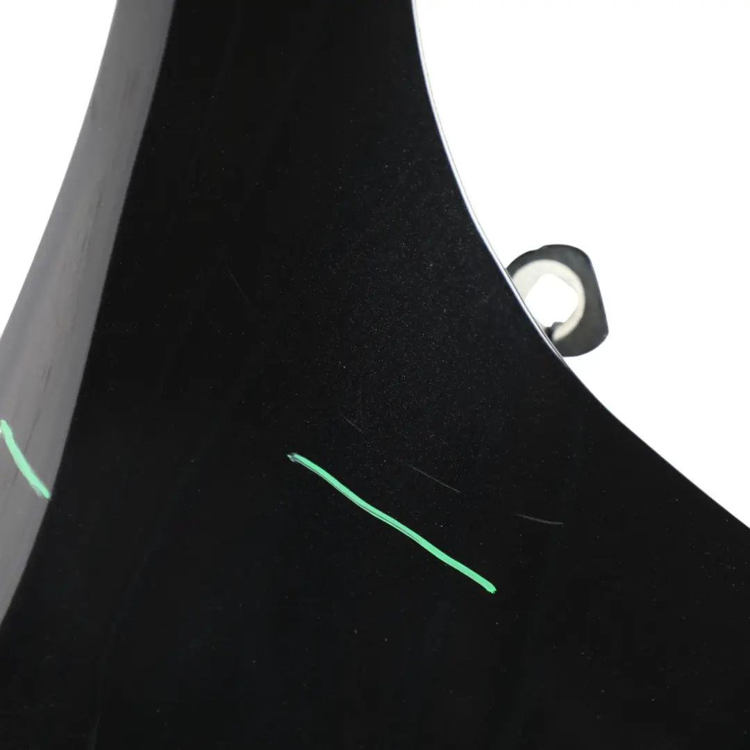 Kotflügelverkleidung vorne links Kosmos Schwarz 191 für Mercedes W176 mit Teilenummer A1768810101 Mercedes W176 Kotflügelverkleidung vorne links Kosmos Schwarz 191 - SKU A1768810101-KB - Teilenummer A1768810101