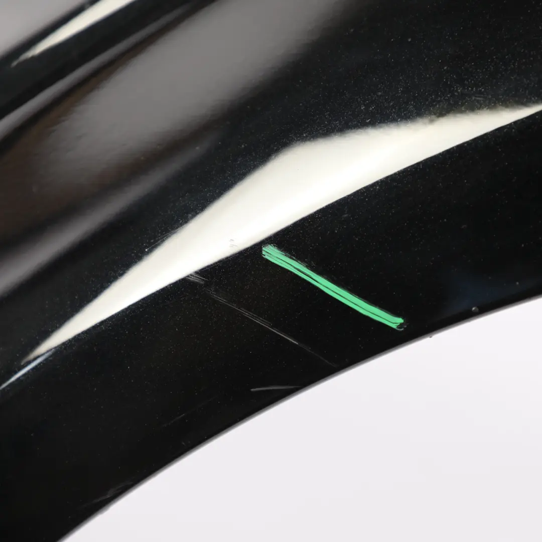 Panel Frontal Lado Izquierdo Tapa Kosmos Black 191 para Mercedes W176 con número de pieza A1768810101 Mercedes W176 Panel Frontal Lado Izquierdo Tapa Kosmos Black 191 - SKU A1768810101-KB - Número de pieza A1768810101