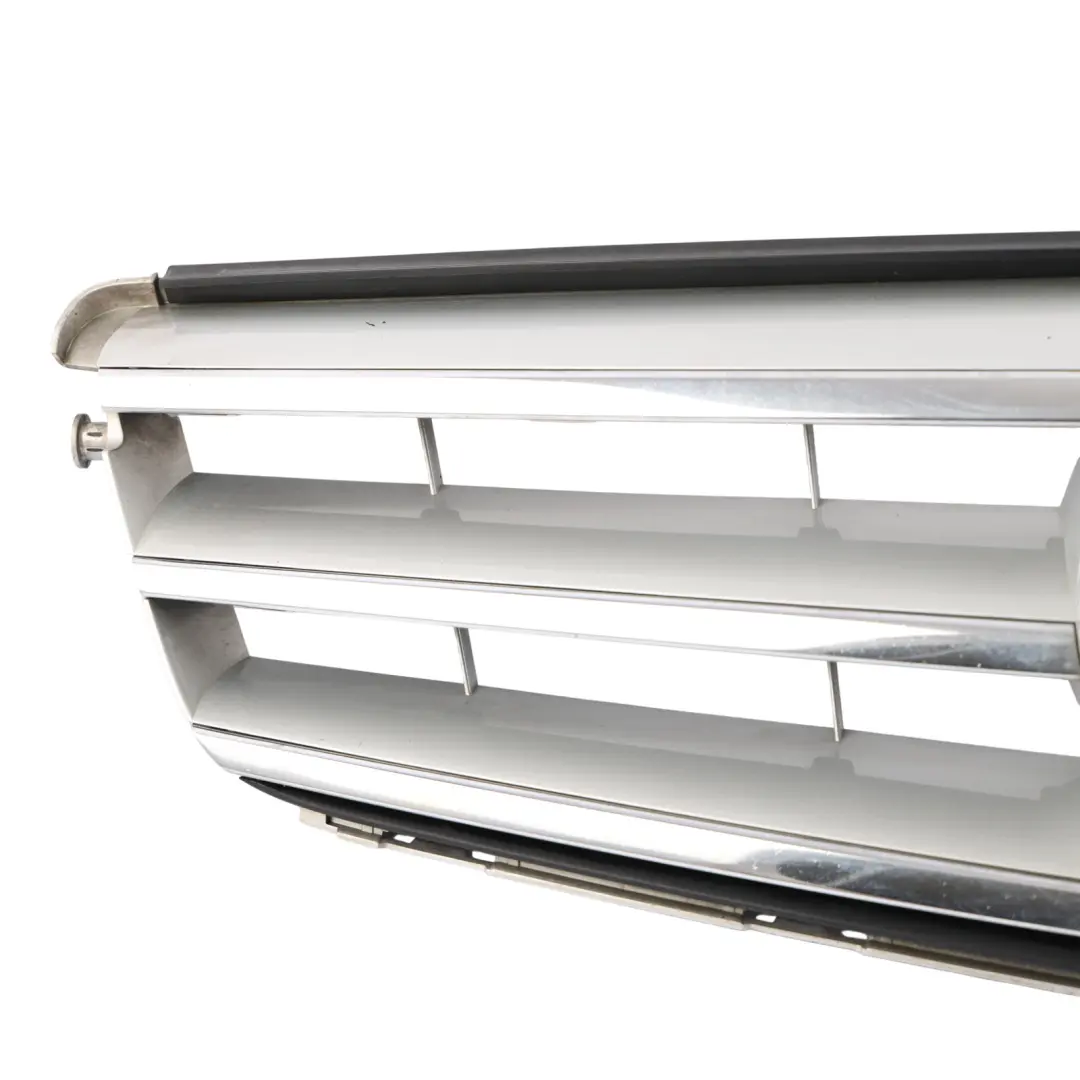 Grill Maska Atrapa Zderzaka Chłodnicy do Mercedes W204 o numerze A2048800023 Mercedes W204 Grill Maska Atrapa Zderzaka Chłodnicy - SKU A2048800023-3 - Numer Części A2048800023