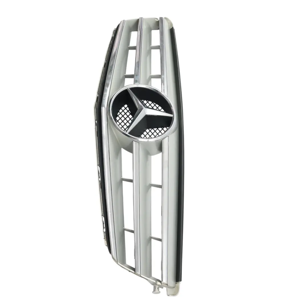 Rejilla Del Capó Embellecedor Del Radiador Delantero Cromo Plata para Mercedes W204 con número de pieza A2048800023 Mercedes W204 Rejilla Del Capó Embellecedor Del Radiador Delantero Cromo Plata - SKU A2048800023-5 - Número de pieza A2048800023