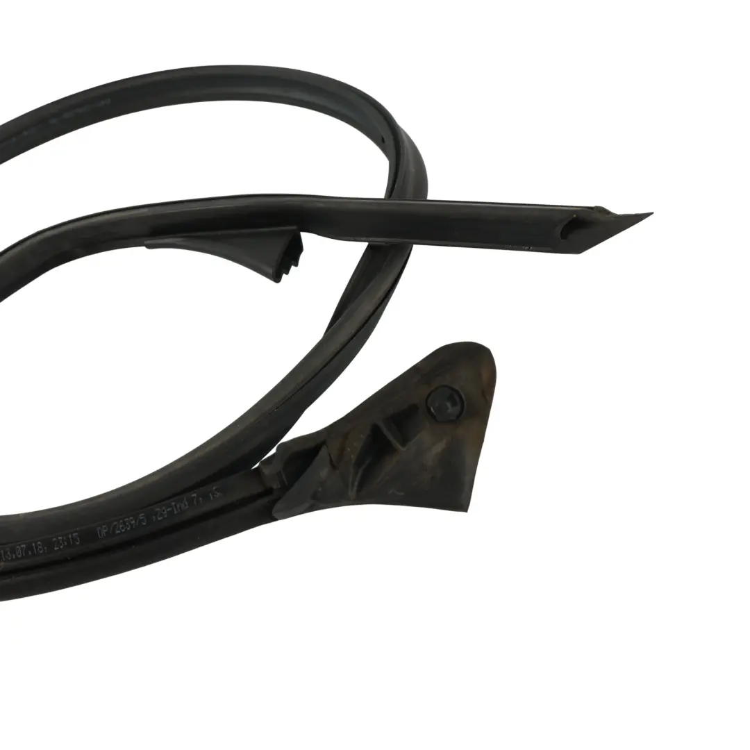 Vorder Tür Fenster Dichtung Gummi Rechts für Mercedes C205 mit Teilenummer A2056730298 Mercedes C205 Vorder Tür Fenster Dichtung Gummi Rechts - SKU A2056730298 - Teilenummer A2056730298