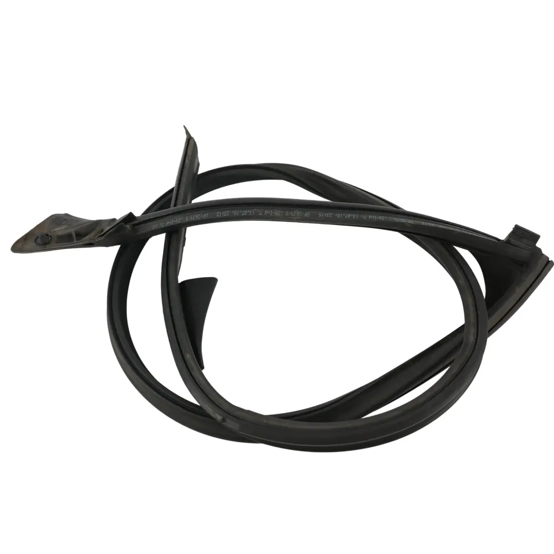 Porta Anteriore Finestra Guarnizione Gomma Destra per Mercedes C205 con numero di parte A2056730298 Mercedes C205 Porta Anteriore Finestra Guarnizione Gomma Destra - SKU A2056730298 - Numero di parte A2056730298