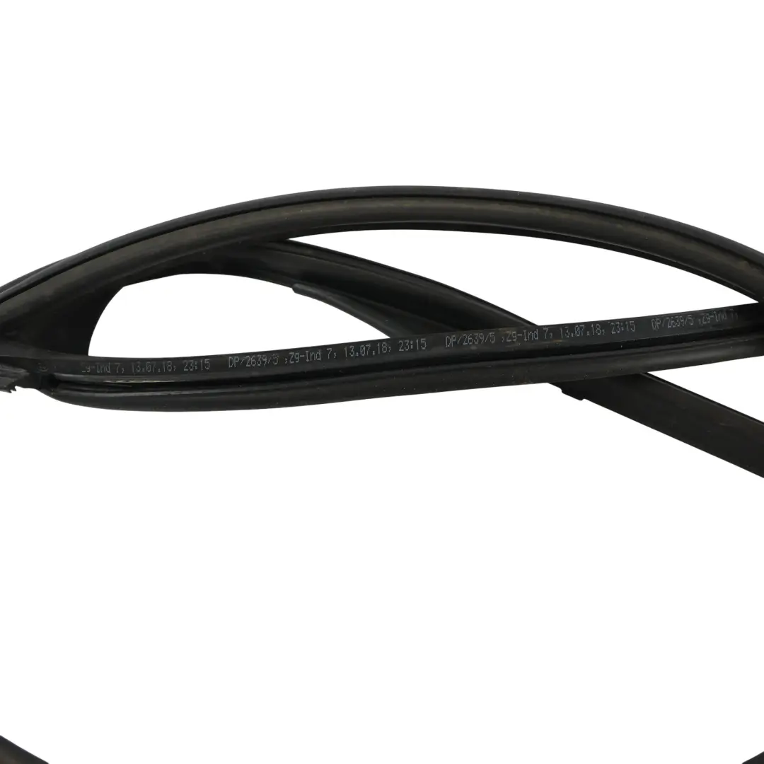 Puerta Delantera Ventana Junta Goma Derecha para Mercedes C205 con número de pieza A2056730298 Mercedes C205 Puerta Delantera Ventana Junta Goma Derecha - SKU A2056730298 - Número de pieza A2056730298