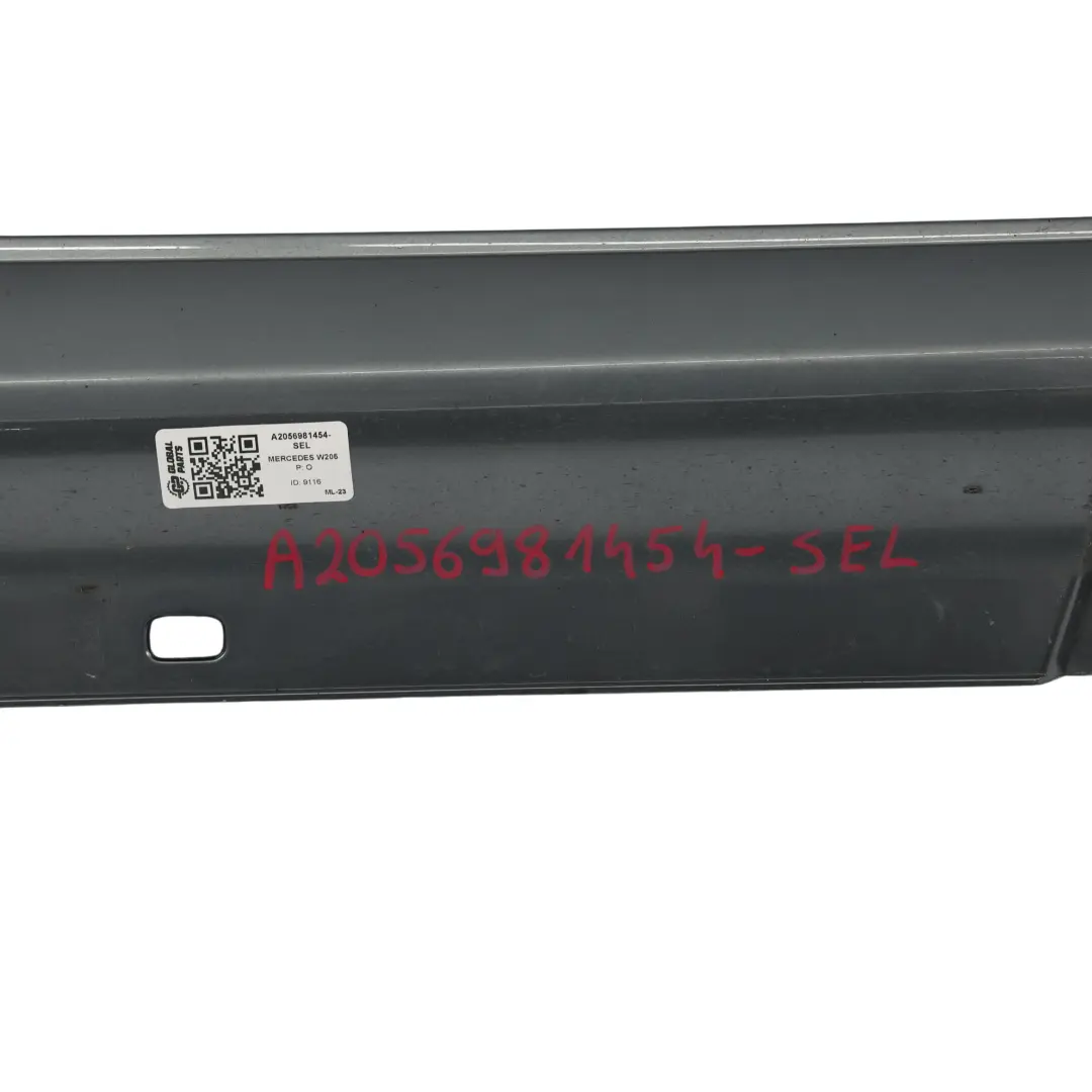 Faldón Lateral Derecho Cubre Umbral de Puerta Selenite Grey - 992 para Mercedes W205 con número de pieza A2056981454 Mercedes W205 Faldón Lateral Derecho Cubre Umbral de Puerta Selenite Grey - 992 - SKU A2056981454-SEL - Número de pieza A2056981454