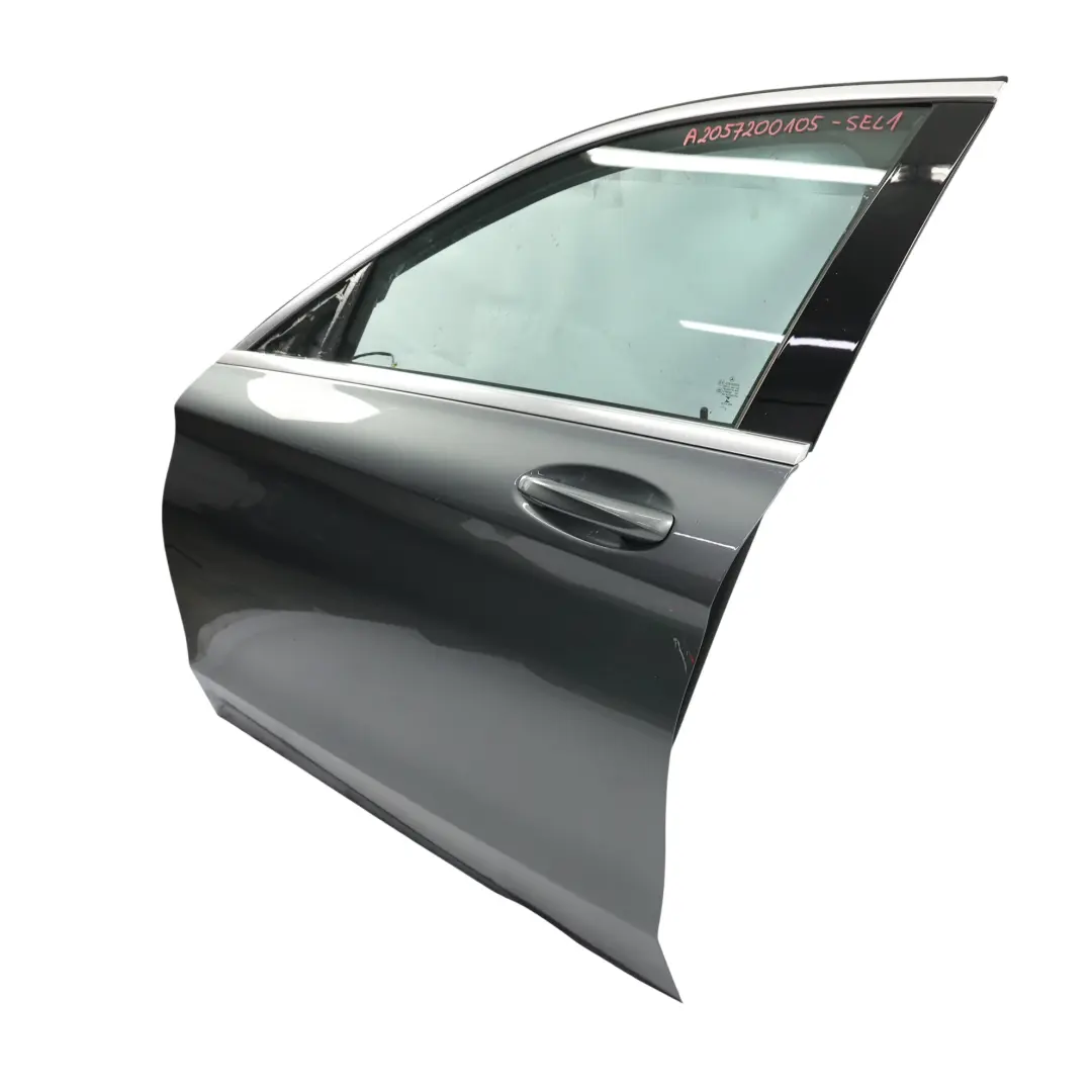 Puerta Delantera Izquierda Selenite Grey Gris Metalizado - 992 para Mercedes W205 con número de pieza A2057200105 Mercedes W205 Puerta Delantera Izquierda Selenite Grey Gris Metalizado - 992 - SKU A2057200105-SEL1 - Número de pieza A2057200105