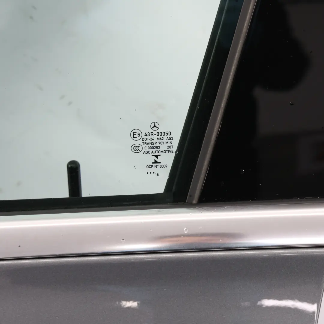 Puerta Delantera Izquierda Selenite Grey Gris Metalizado - 992 para Mercedes W205 con número de pieza A2057200105 Mercedes W205 Puerta Delantera Izquierda Selenite Grey Gris Metalizado - 992 - SKU A2057200105-SEL1 - Número de pieza A2057200105