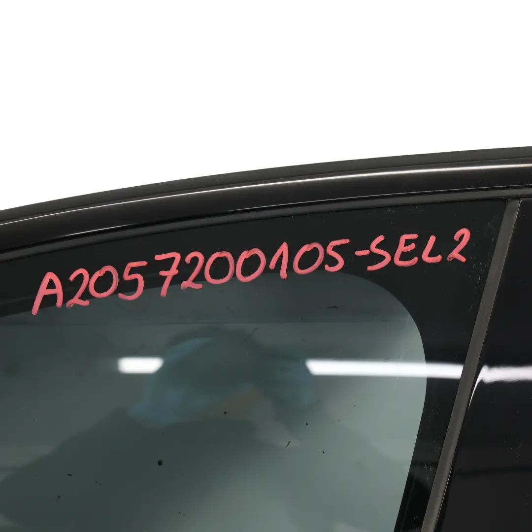 Puerta Delantera Izquierda Selenite Grey Gris Metalizado - 992 para Mercedes W205 con número de pieza A2057200105 Mercedes W205 Puerta Delantera Izquierda Selenite Grey Gris Metalizado - 992 - SKU A2057200105-SEL2 - Número de pieza A2057200105