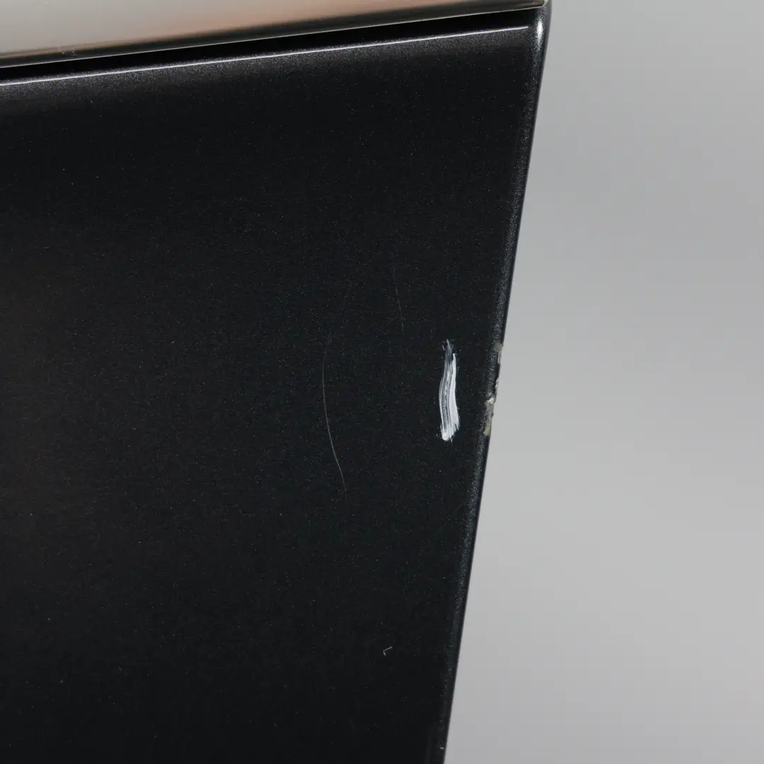 Puerta Delantera Izquierda Tenorite Grey Gris Metalizado 755 para Mercedes W205 con número de pieza A2057200105 Mercedes W205 Puerta Delantera Izquierda Tenorite Grey Gris Metalizado 755 - SKU A2057200105-TNG2 - Número de pieza A2057200105