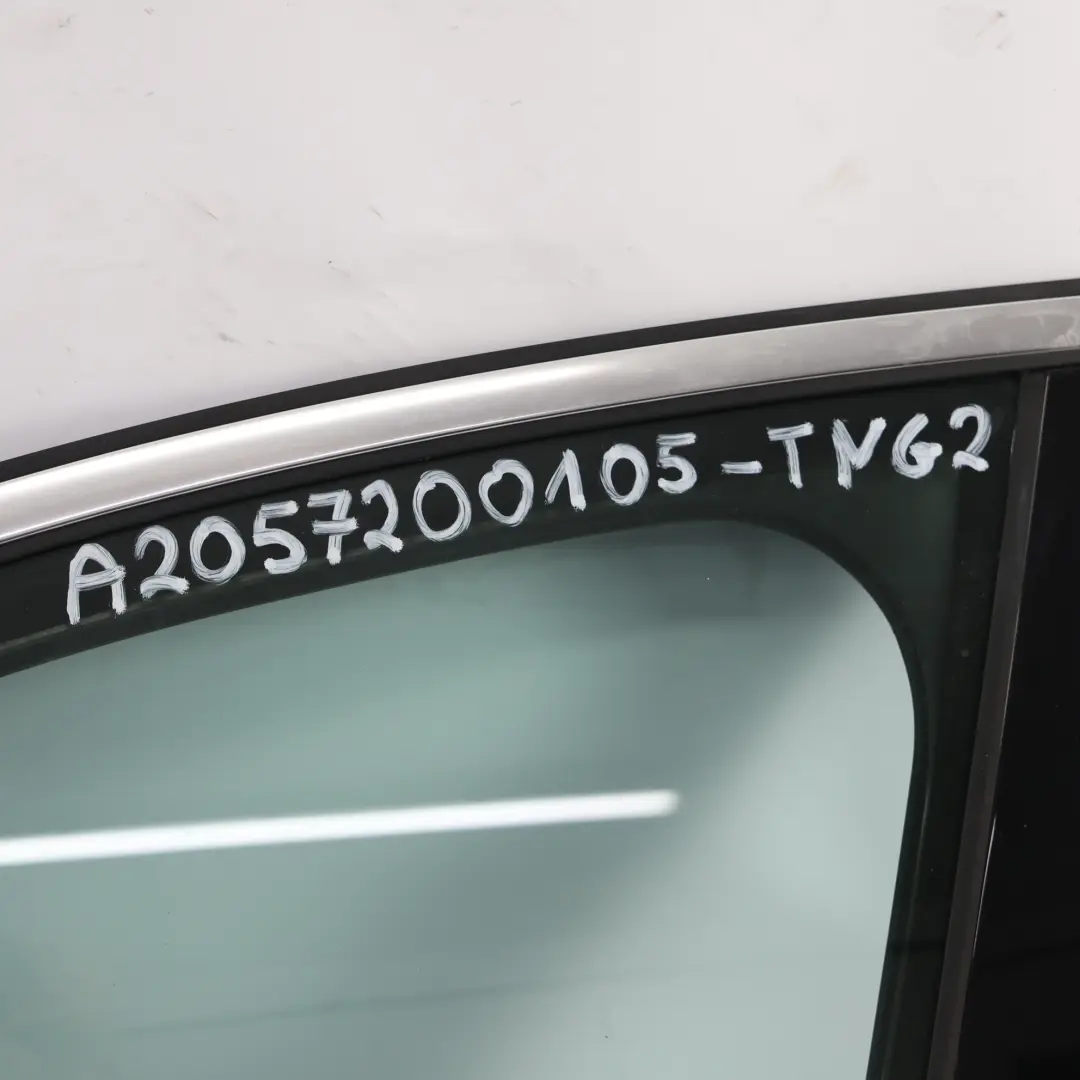 Porta Anteriore Sinistra Tenorite Grey Metallizzato - 755 per Mercedes W205 con numero di parte A2057200105 Mercedes W205 Porta Anteriore Sinistra Tenorite Grey Metallizzato - 755 - SKU A2057200105-TNG2 - Numero di parte A2057200105