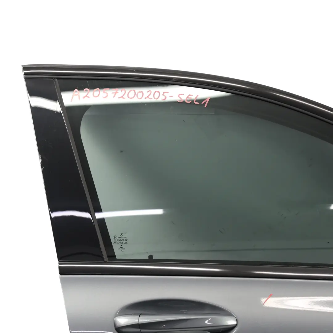 Drzwi Prawe Przednie Selenite Grey Szary Metalik - 992 do Mercedes W205 o numerze A2057200205 Mercedes W205 Drzwi Prawe Przednie Selenite Grey Szary Metalik - 992 - SKU A2057200205-SEL1 - Numer Części A2057200205