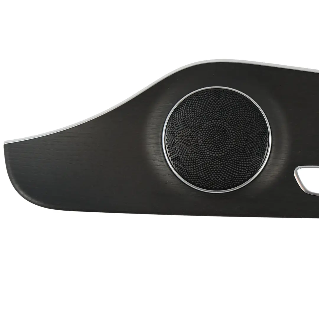 Pannello Copertura Striscia Porta Anteriore Sinistra per Mercedes C205 con numero di parte A2057200930 Mercedes C205 Pannello Copertura Striscia Porta Anteriore Sinistra - SKU A2057200930 - Numero di parte A2057200930