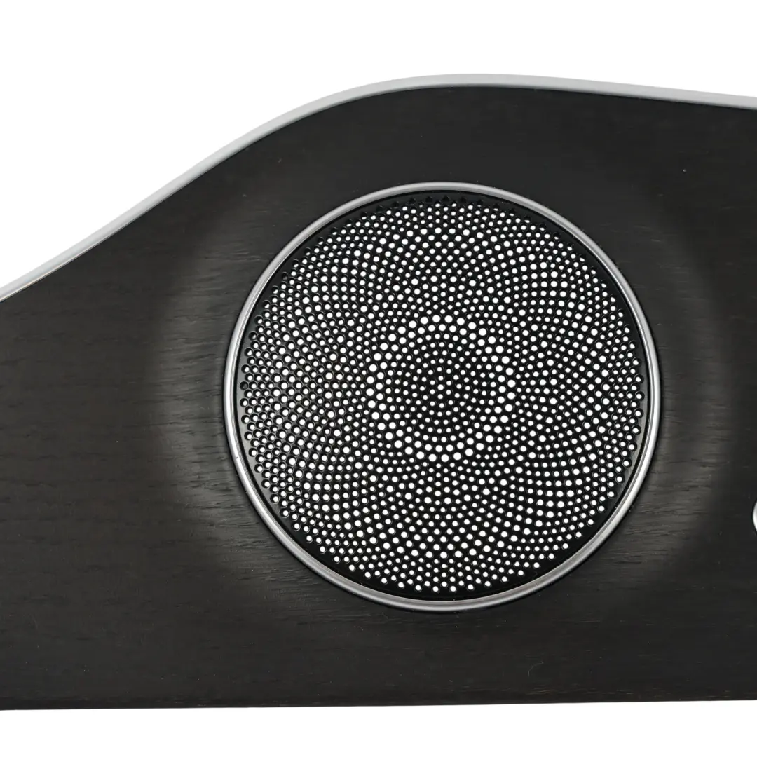 Embellecedor Puerta Panel Frontal Izquierdo Negro para Mercedes C205 con número de pieza A2057200930 Mercedes C205 Embellecedor Puerta Panel Frontal Izquierdo Negro - SKU A2057200930 - Número de pieza A2057200930