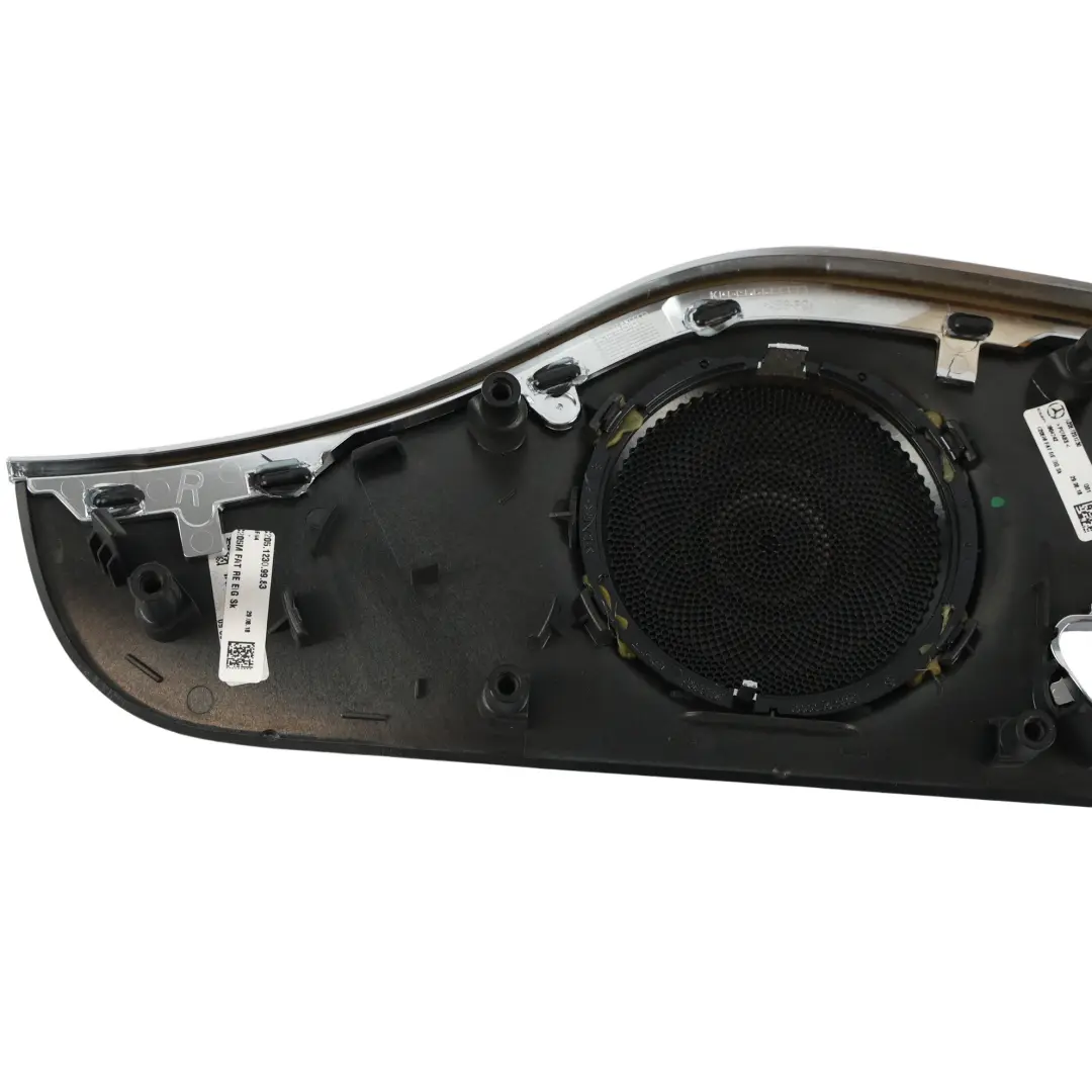 Puerta Tira Cubre Panel Negro Roble Delantero Derecho para Mercedes C205 con número de pieza A2057201230 Mercedes C205 Puerta Tira Cubre Panel Negro Roble Delantero Derecho - SKU A2057201230 - Número de pieza A2057201230