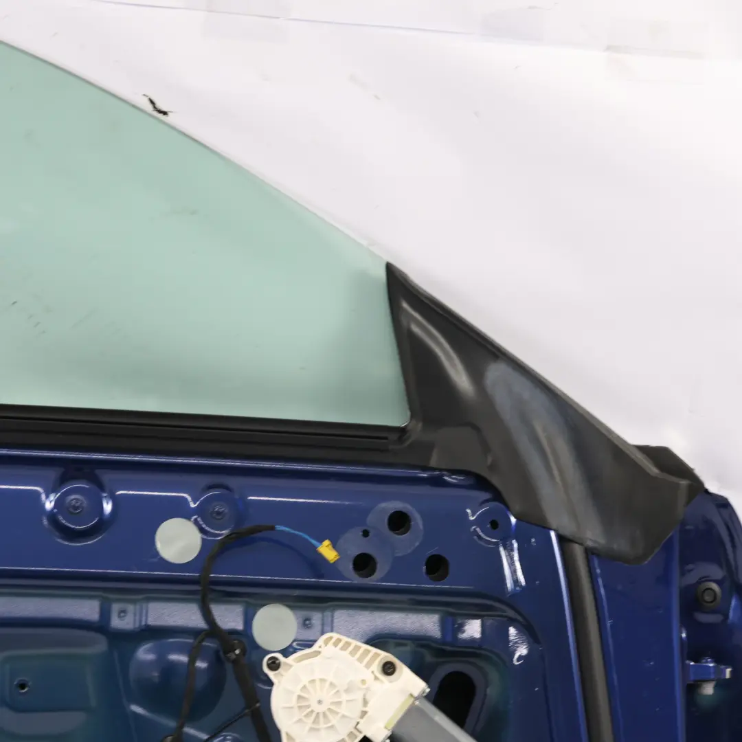 Puerta Delantera Izquierda Coupe Azul Brillante - 896 para Mercedes C205 con número de pieza A2057209726 Mercedes C205 Puerta Delantera Izquierda Coupe Azul Brillante - 896 - SKU A2057209726-BRB - Número de pieza A2057209726