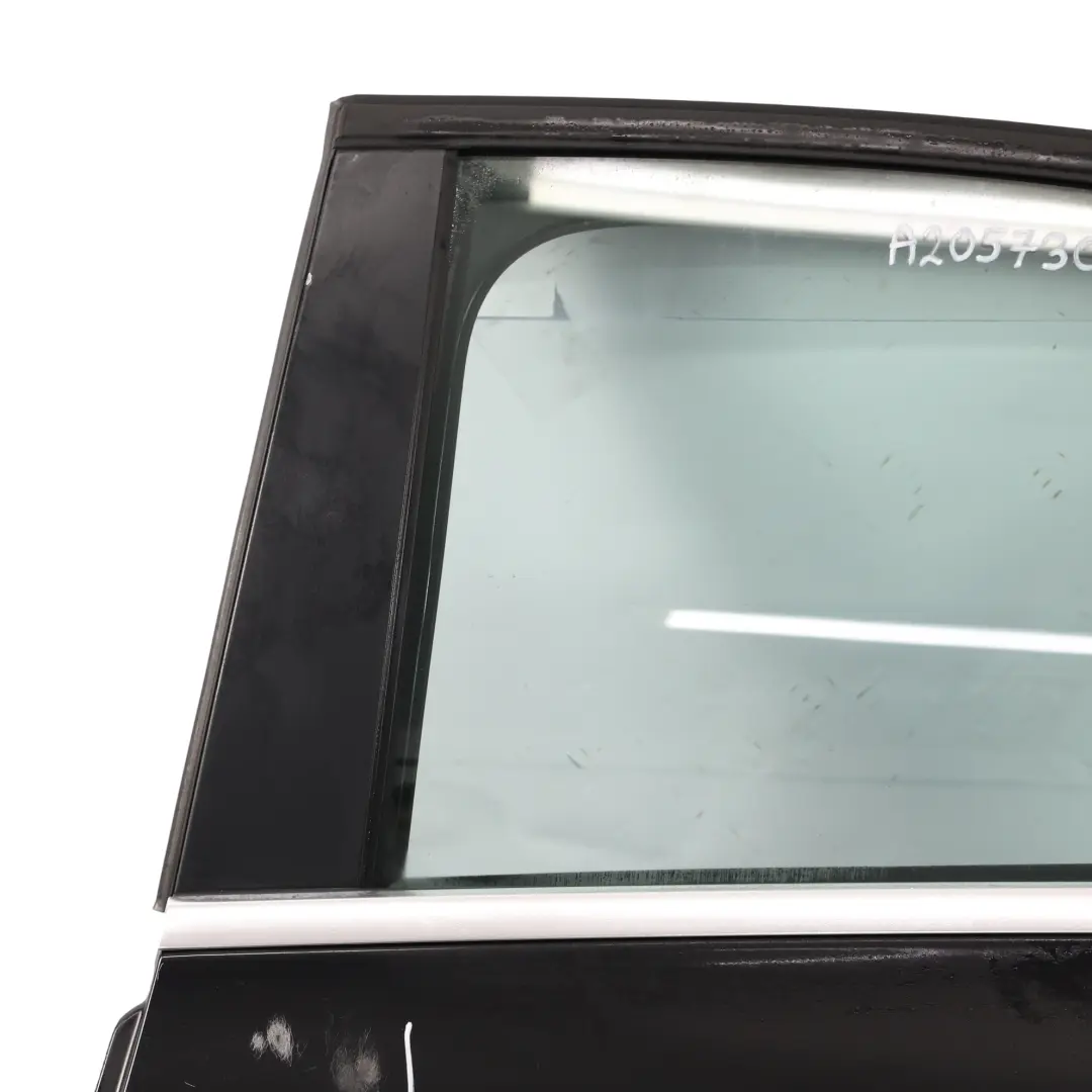 Arrière Gauche Obsidian Black Noir Metallic - 197 pour Mercedes W205 Porte à propos du numéro de pièce A2057300105 Mercedes W205 Porte Arrière Gauche Obsidian Black Noir Metallic - 197 - SKU A2057300105-OB - Numéro de pièce A2057300105