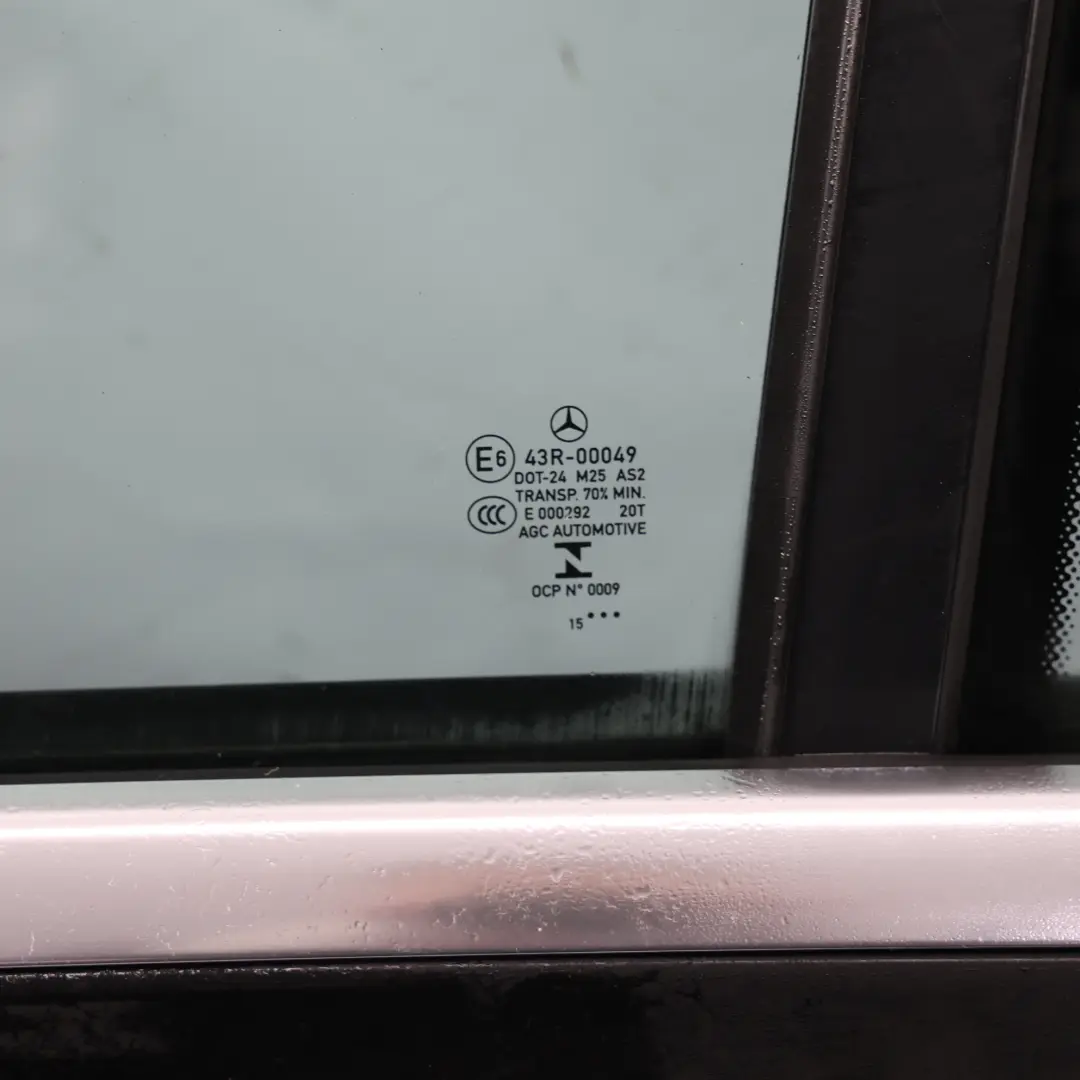 Porta Posteriore Sinistra Obsidian Black Metallic Nero - 197 per Mercedes W205 con numero di parte A2057300105 Mercedes W205 Porta Posteriore Sinistra Obsidian Black Metallic Nero - 197 - SKU A2057300105-OB - Numero di parte A2057300105