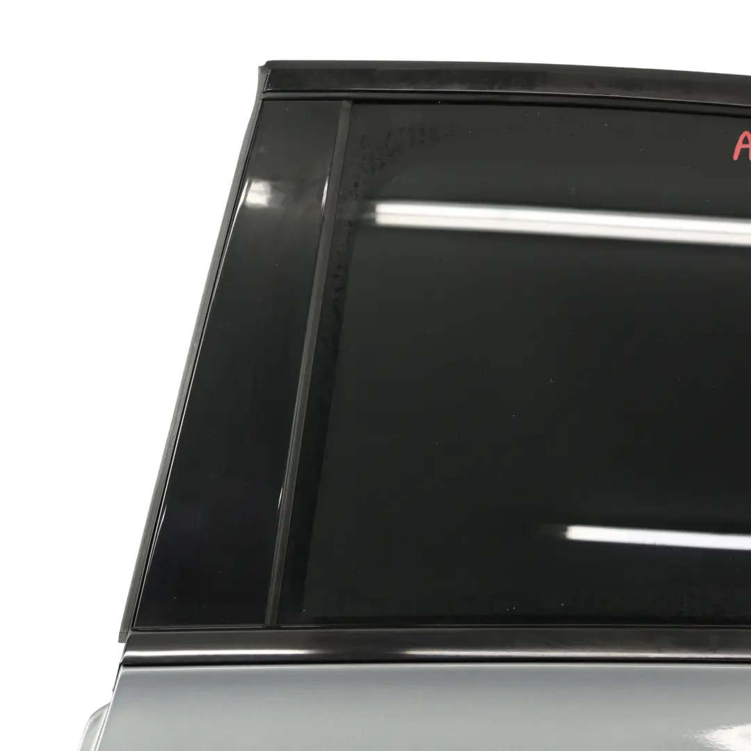 Porta Posteriore Sinistra Selenite Grey Metallic - 992 per Mercedes W205 con numero di parte A2057300105 Mercedes W205 Porta Posteriore Sinistra Selenite Grey Metallic - 992 - SKU A2057300105-SEL2 - Numero di parte A2057300105