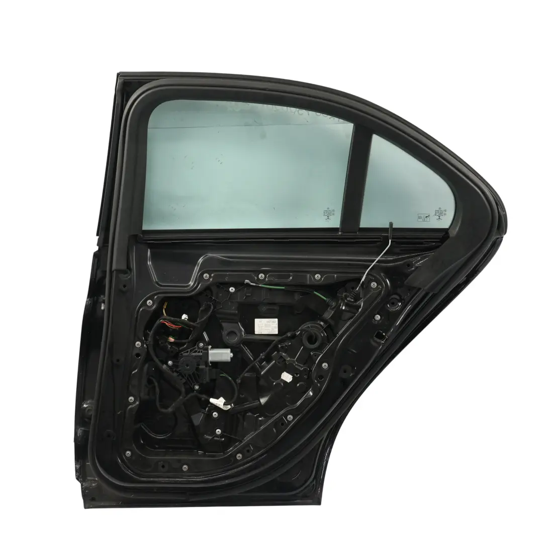 Puerta Trasera Derecha Obsidian Black Negro Metalizado - 197 para Mercedes W205 con número de pieza A2057300205 Mercedes W205 Puerta Trasera Derecha Obsidian Black Negro Metalizado - 197 - SKU A2057300205-OB2 - Número de pieza A2057300205