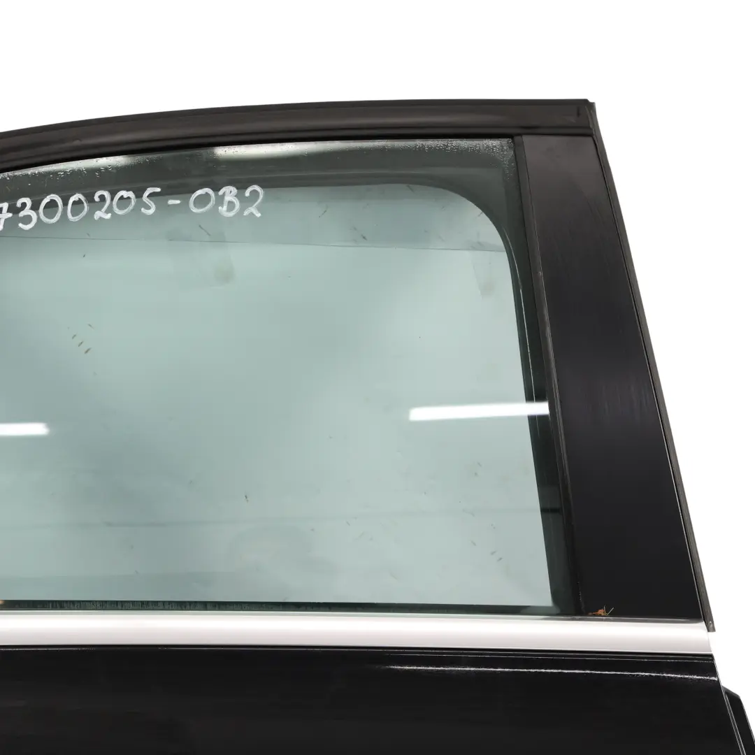 Arrière Droite Obsidian Black Noir Métallisé - 197 pour Mercedes W205 Porte à propos du numéro de pièce A2057300205 Mercedes W205 Porte Arrière Droite Obsidian Black Noir Métallisé - 197 - SKU A2057300205-OB2 - Numéro de pièce A2057300205