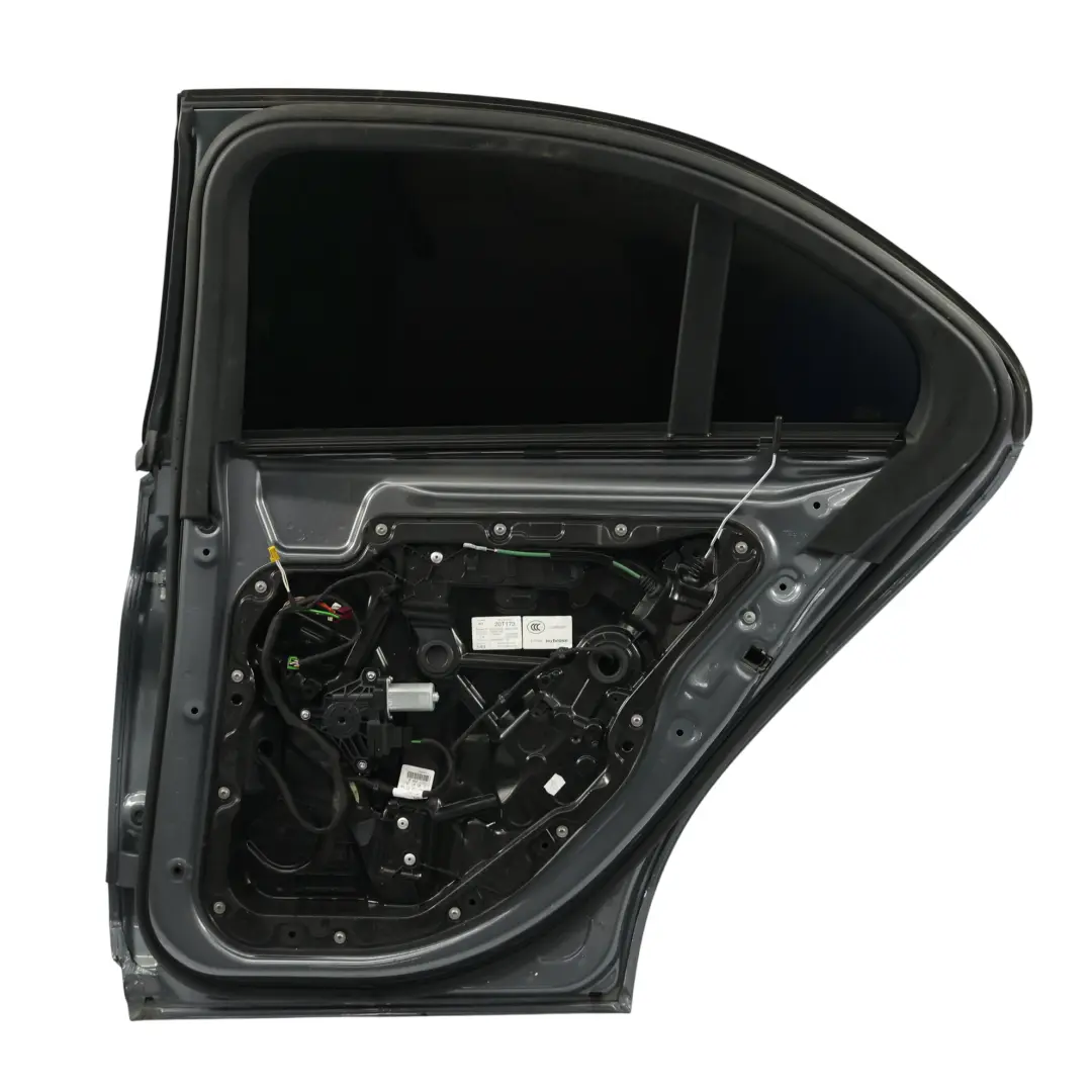 Tür Hinten Rechts Selenitgrau Metallic - 992 für Mercedes W205 mit Teilenummer A2057300205 Mercedes W205 Tür Hinten Rechts Selenitgrau Metallic - 992 - SKU A2057300205-SEL - Teilenummer A2057300205