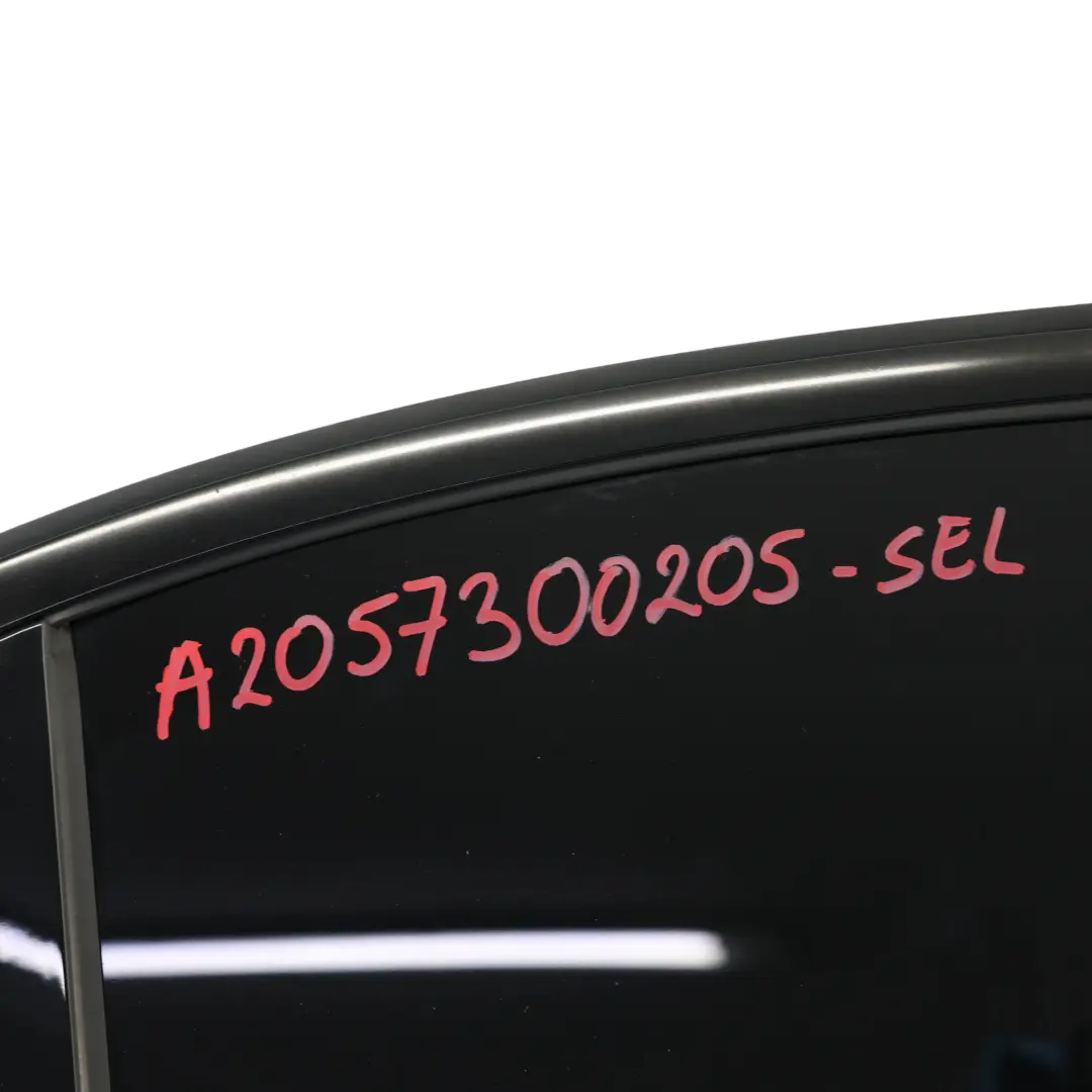 Puerta Trasera Derecha Selenite Grey Gris Metallic - 992 para Mercedes W205 con número de pieza A2057300205 Mercedes W205 Puerta Trasera Derecha Selenite Grey Gris Metallic - 992 - SKU A2057300205-SEL - Número de pieza A2057300205