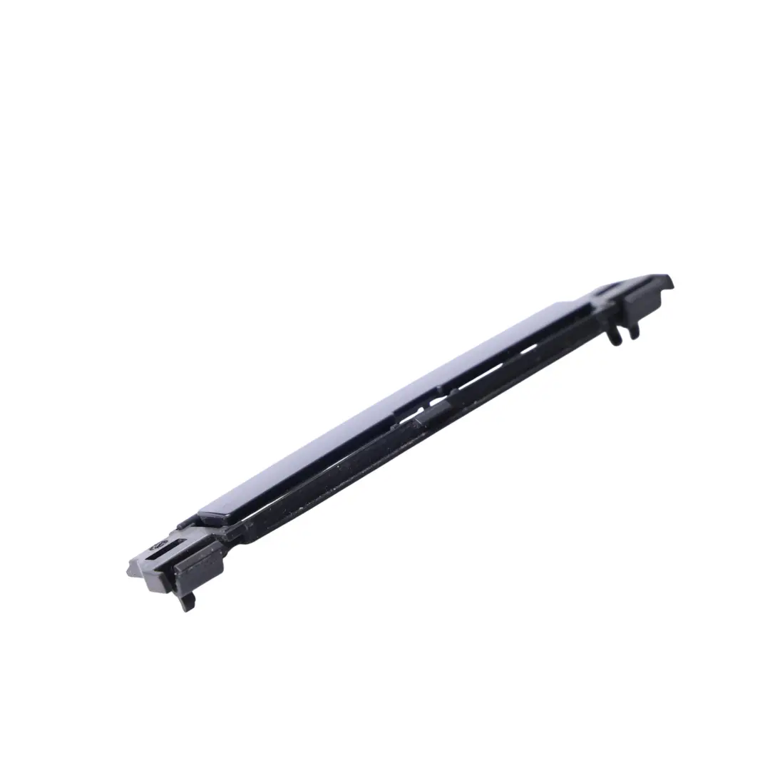 Listwa Bagażnika Dachowego Osłona Portu Łączącego do Mercedes W205 o numerze A2057504100 Mercedes W205 Listwa Bagażnika Dachowego Osłona Portu Łączącego - SKU A2057504100 - Numer Części A2057504100