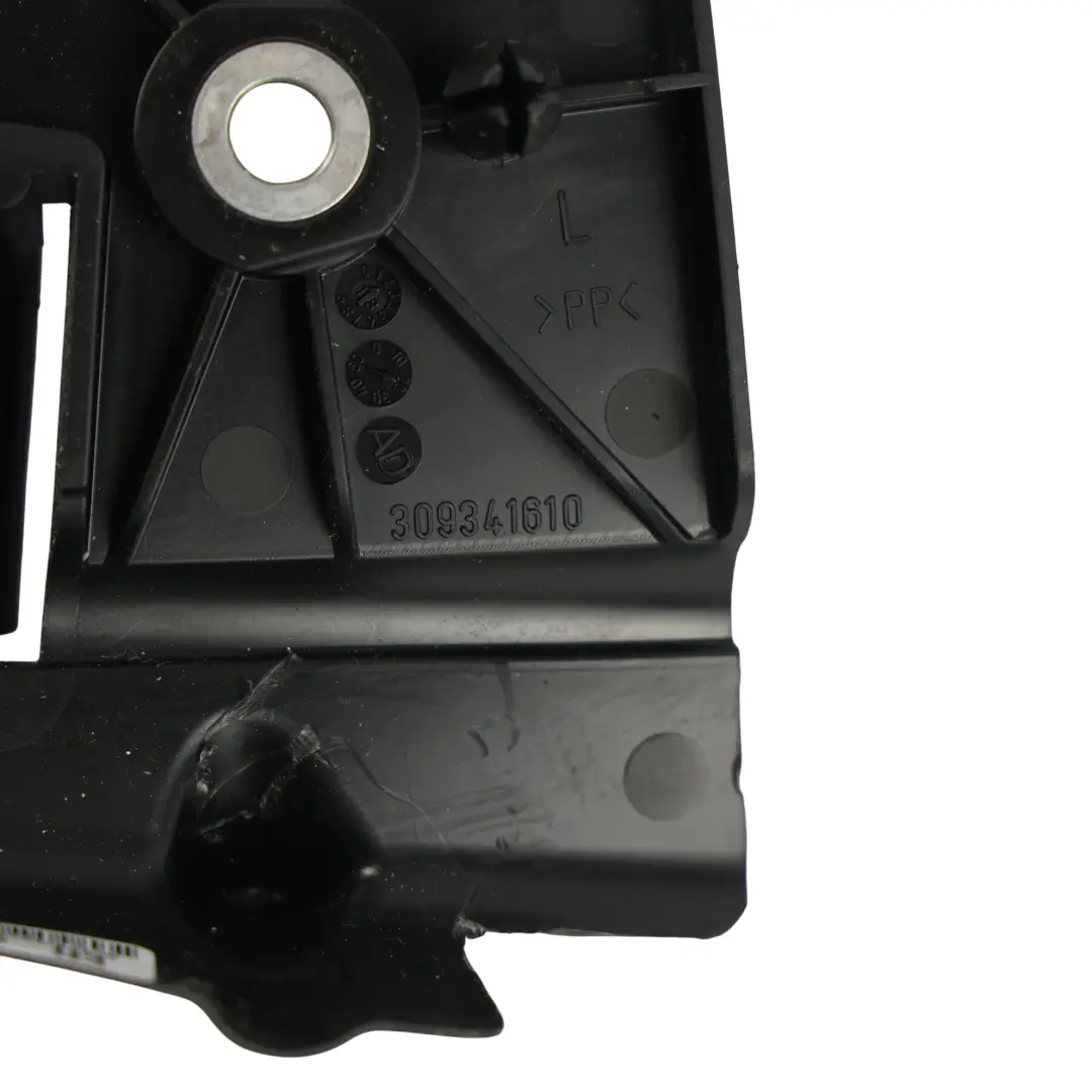 Mercedes C205 Cinturón Seguridad Guía Cubierta Delantera Izquierda - SKU A2058602900 - Número de pieza A2058602900