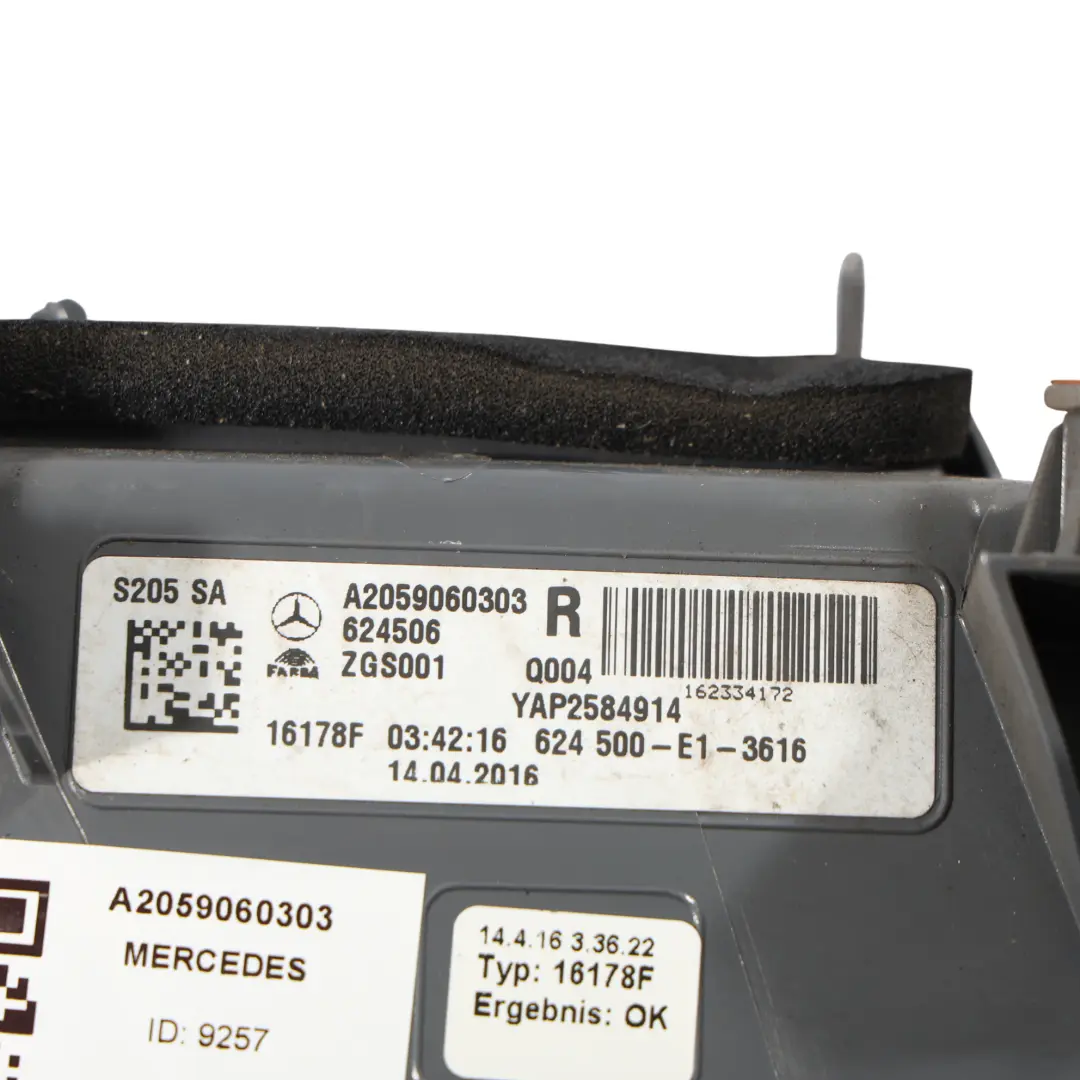 Mercedes S205 Panneau Latéral Droit De Feu Arrière Break - SKU A2059060303 - Numéro de pièce A2059060303