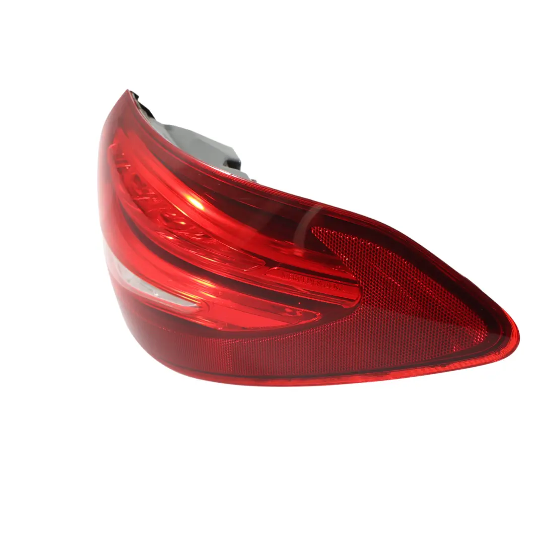 Panneau Latéral Droit De Feu Arrière Break pour Mercedes S205 à propos du numéro de pièce A2059060303 Mercedes S205 Panneau Latéral Droit De Feu Arrière Break - SKU A2059060303 - Numéro de pièce A2059060303