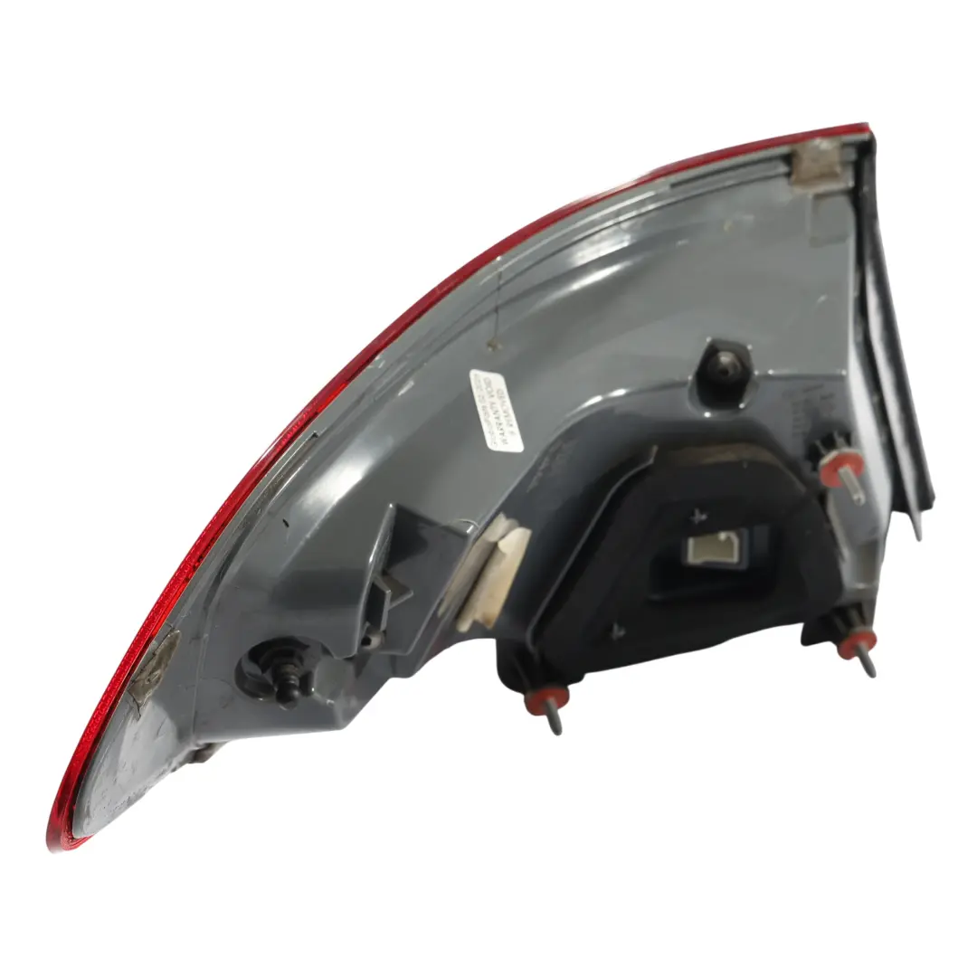 Luz Trasera Derecha Tail Light Side Panel para Mercedes S205 Estate con número de pieza A2059060303 Mercedes S205 Estate Luz Trasera Derecha Tail Light Side Panel - SKU A2059060303 - Número de pieza A2059060303