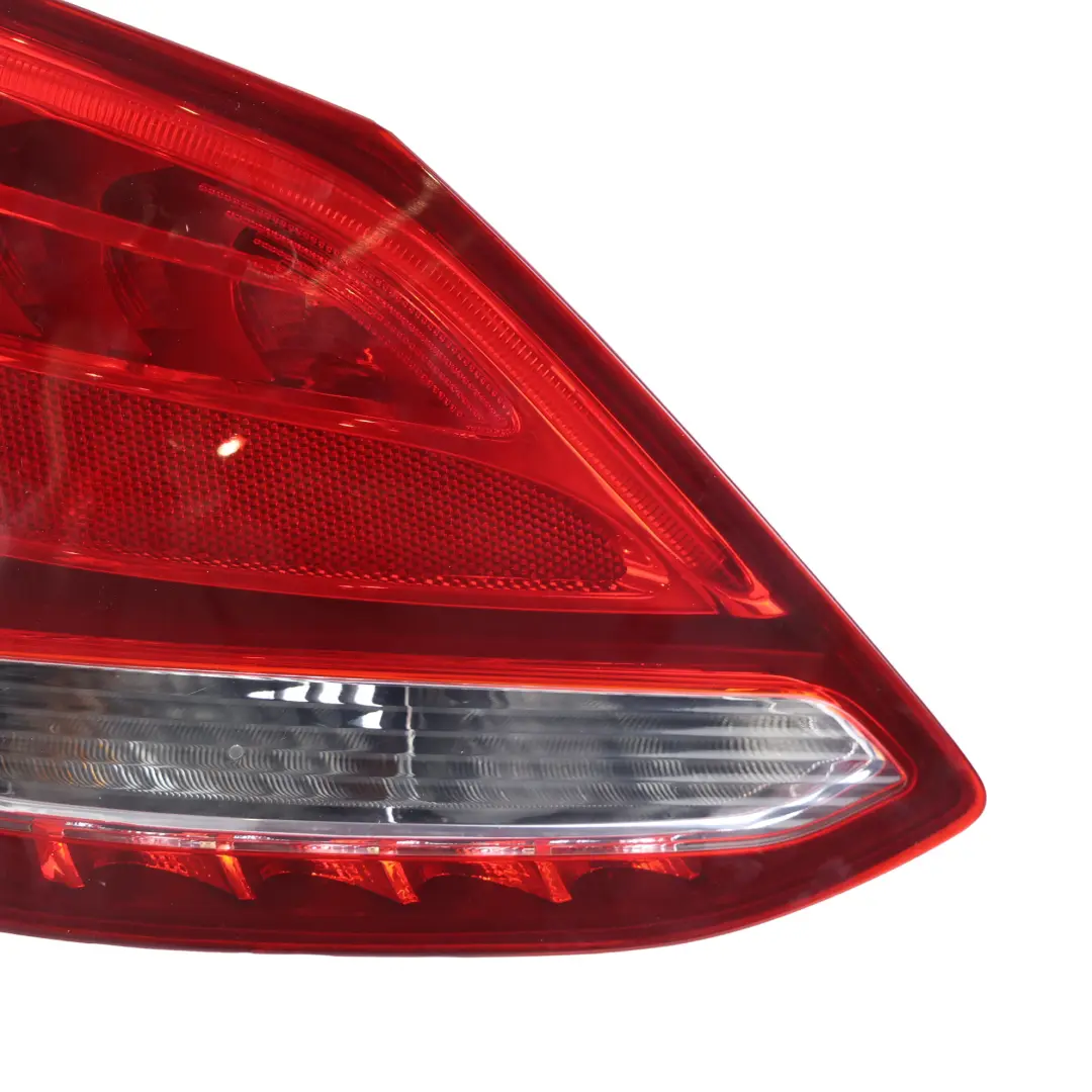 Lampa Lewa Tylna Lampa Klapy Bagażnika A2059061157 TAIWAN do Mercedes W205 o numerze A2059061157-TAIWAN Mercedes W205 Lampa Lewa Tylna Lampa Klapy Bagażnika A2059061157 TAIWAN - SKU A2059061157-TAIWAN - Numer Części A2059061157-TAIWAN