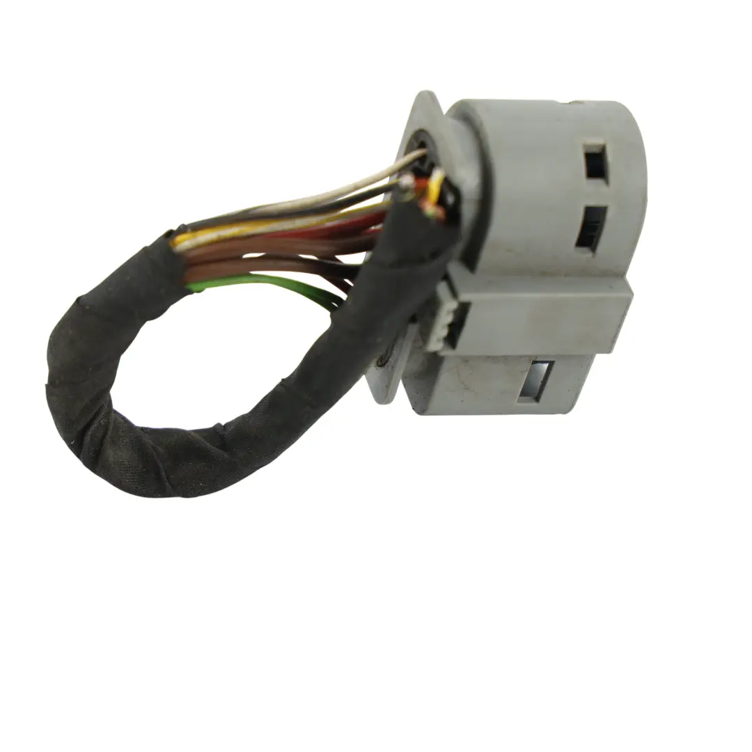 Prise Faisceau Phare Avant Droit pour Mercedes W205 à propos du numéro de pièce A2059061706 Mercedes W205 Prise Faisceau Phare Avant Droit - SKU A2059061706-2 - Numéro de pièce A2059061706