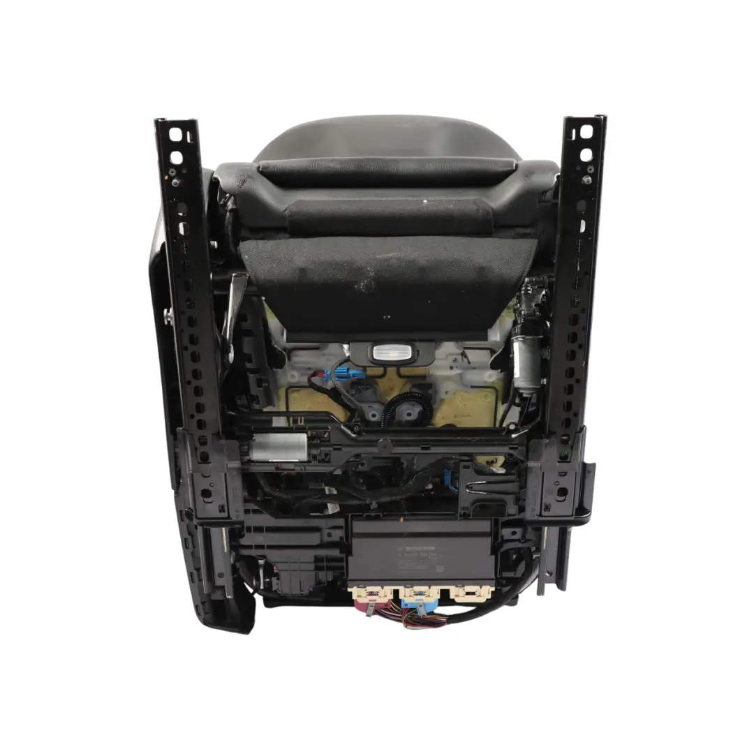 Sedile pelle riscaldato AMG Line anteriore sinistro nero per Mercedes W205 S205 con numero di parte A2059106112 Mercedes W205 S205 Sedile pelle riscaldato AMG Line anteriore sinistro nero - SKU A2059106112-1 - Numero di parte A2059106112