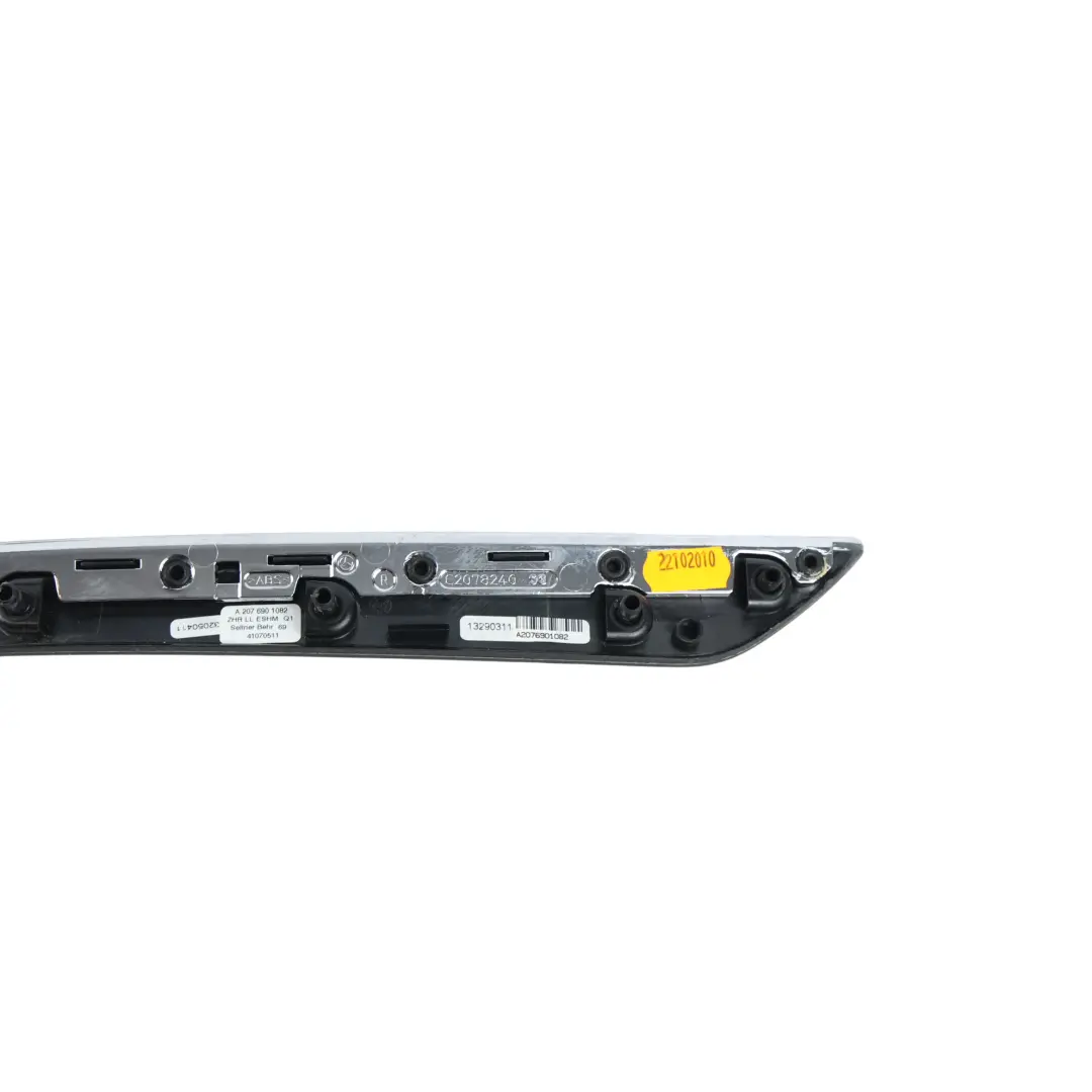 Mercedes A207 Panel Moldura Puerta Derecha - SKU A2076901082 - Número de pieza A2076901082