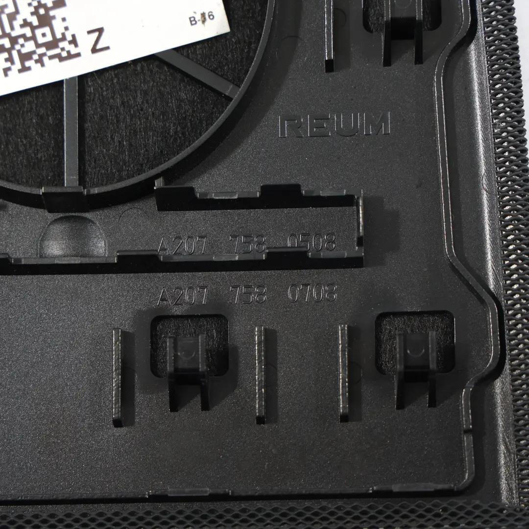 Altoparlante Coperchio Trim Tronco Posteriore Sinistro per Mercedes A207 con numero di parte A2077580508 Mercedes A207 Altoparlante Coperchio Trim Tronco Posteriore Sinistro - SKU A2077580508 - Numero di parte A2077580508